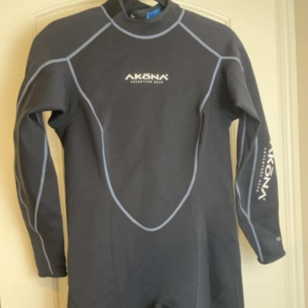 Akona Women's Wetsuit Size XL Very Good Condition